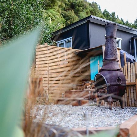 Kaitake Kabana - Unique, Off-Grid, Studio Retreat Oakura Exterior foto